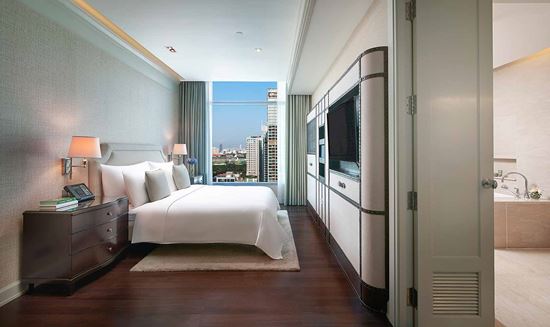King-sized bed in Junior Suite
